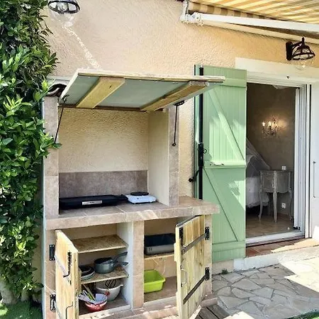 Alojamento de Acomodação e Pequeno-almoço La Bastide Du Levant A 50m De La *