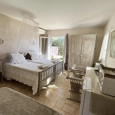 La Bastide Du Levant A 50m De La Bed & Breakfast 3*